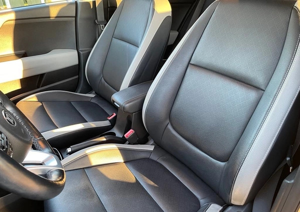 Kia Stonic cena 68900 przebieg: 34000, rok produkcji 2019 z Chodzież małe 137